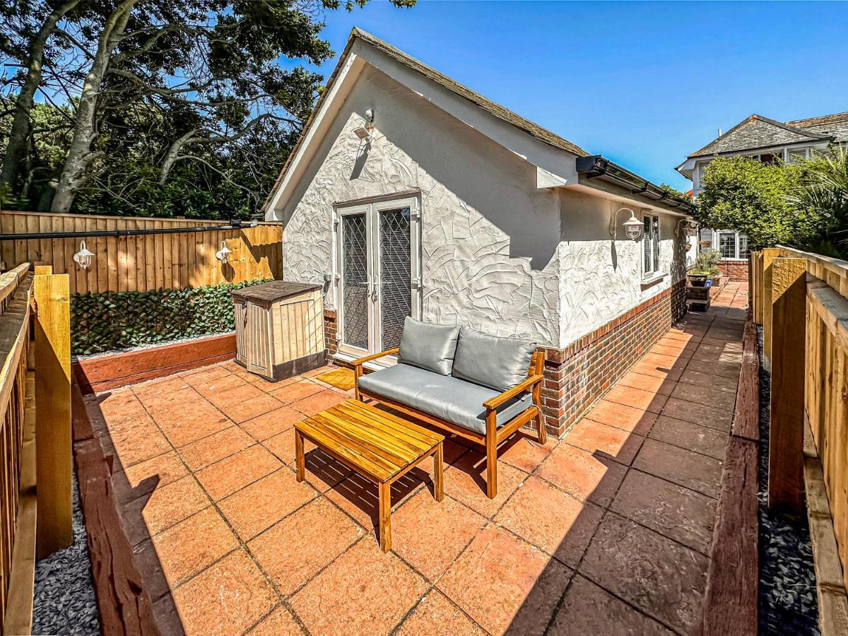 בורנמות' The Annex - Unparalleled Beach Front Luxury Accommodation - Private South West Facing Patio Area - Pet Friendly - Sky - Netflix - Super Fast Wi-Fi - Stones Throw To The Beach מראה חיצוני תמונה