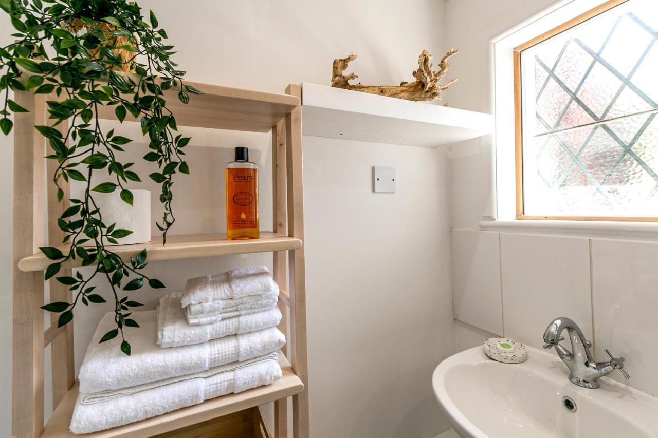 בורנמות' The Annex - Unparalleled Beach Front Luxury Accommodation - Private South West Facing Patio Area - Pet Friendly - Sky - Netflix - Super Fast Wi-Fi - Stones Throw To The Beach מראה חיצוני תמונה