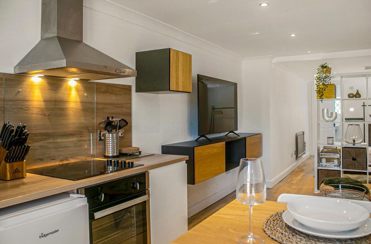 בורנמות' The Annex - Unparalleled Beach Front Luxury Accommodation - Private South West Facing Patio Area - Pet Friendly - Sky - Netflix - Super Fast Wi-Fi - Stones Throw To The Beach מראה חיצוני תמונה